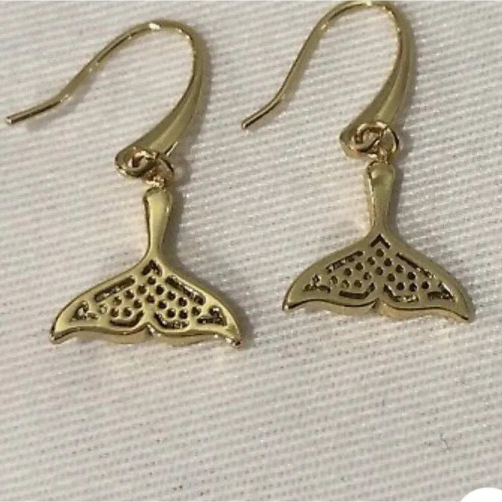 Kate Spade Whale Tale dangle earrings